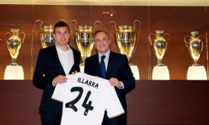 Illarramendi eta Florentino Perez Real Madrideko presidentea akordioa sinatu ostean