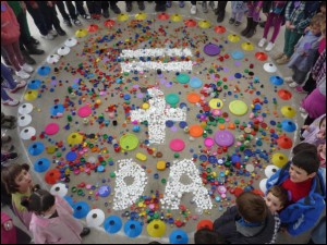 Aulestiko Urregarai eskolako ikasleak iaz, Martxoak 8ko aldarrikapenagaz.