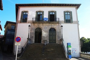 ESKOZIAKO_BANDERA_LEKEITIO