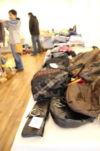 Bigarren eskuko azoka solidarioa.