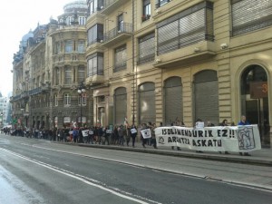 Arantza Zuluetaran egoera salatzeko elkarretaratzea, Bilbon