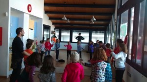 Lekittoko Aisialdi Taldekoek dantzan eman diote amaiera 2014 urteari. Argazkia: Lekittoko Aisialdi Taldea