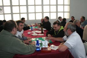 Txomin Biteri eta Juani Gallastegi markina-xemeindarrak finala jokatzen Merkatu Plazan.