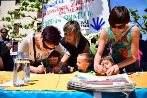 Herritarrak atxikimendua ematen