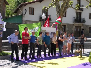 Ziortza-Bolibarko EH Bilduko hautagaiak, plazan.