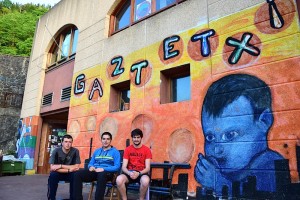 Gorka Casais, Eneko Bedialauneta eta Beñat Etxaburu Ondarroako Gazte Asanbladako kideak