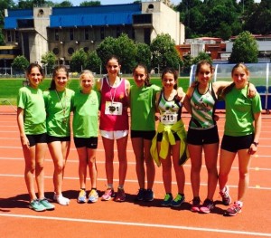 Markina-Xemeingo Atletismo taldeko Infantil mailako neskak. Argazkia: Markina-Xemeingo Atletismo Taldea