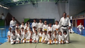 Ondarroako Judo sariketa jokatu zuten judokak Luis Ferreño Artibai Judo Taldeko entrenatzaileagaz.