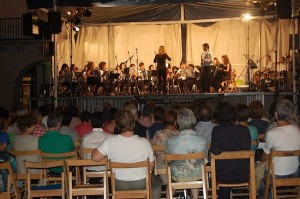 Goiko Plaza bete zuen akordeoi orkestraren kontzertuak