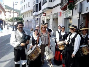 Gaitero eta dantzari taldea