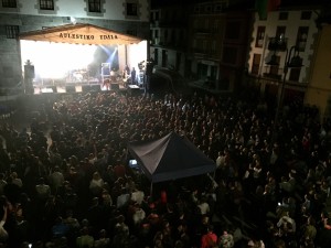Aulestiko plaza beteta
