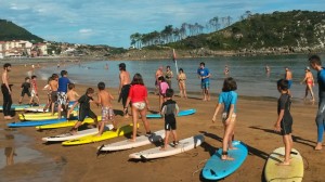 Artzabal Surf Elkarteak zapatu goizean emandako iksataroa. Argazkia: Artzabal Surf Elkartea