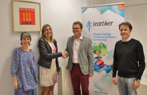 Naia Andonegi (Leartiker Elikagaien departamentuko Arduraduna) Amaia Egia (Leartikerreko Zuzendaria) Didier Laplenie (Lyceé Jean Errecart-eko Zuzendaria) eta Xavier Recondo (PFT AMIKUZE Agroalimentaire-ko Arduraduna).