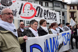 Larriki gaixorik dauden presoen alde Ondarroan egindako manifestazioa