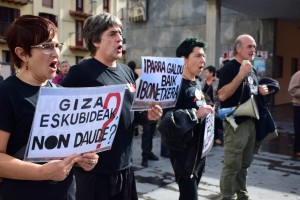 Herritarrak, urriaren 18an Ondarroan egindako manifestazioan.