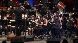 Lekitto Musika Banda eta Miren Narbaiza, Euskal KantaBand ikuskizunean. Argazkia: Lekitto Musika Banda.