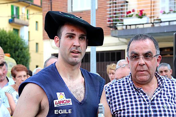 Inhar Urruzuno Euskadiko txapela jantzi berri