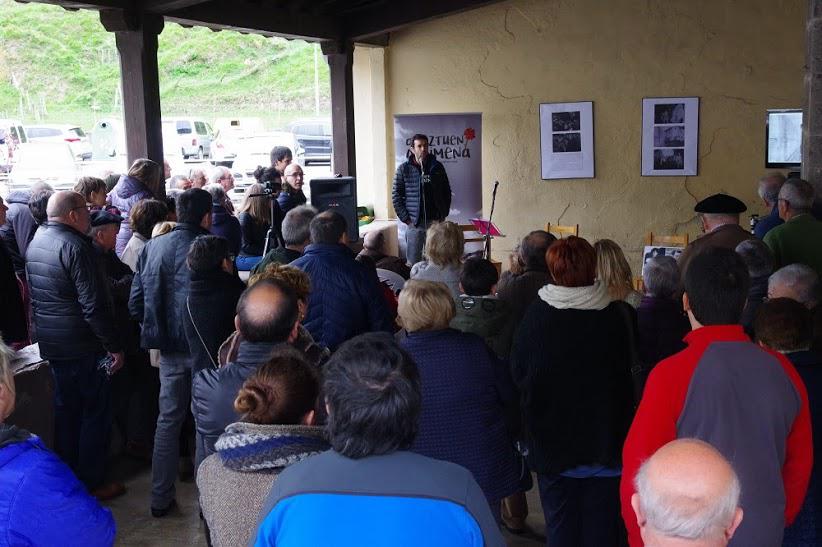 Patxi Ibarzabal gertaeren nondik norakoak azaltzen. Argazkia: Ahaztuen Oroimena