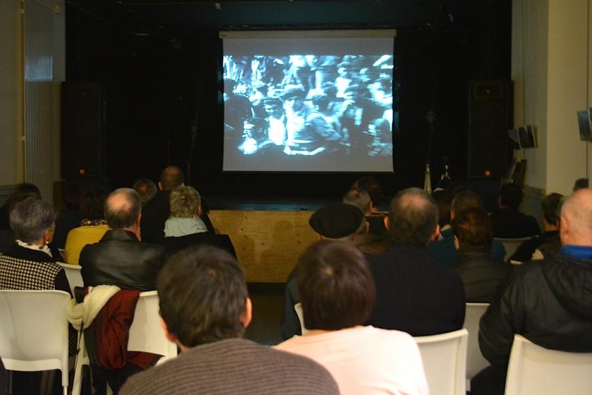 'El largo viaje' dokumentalaren emanaldia Uhagon kulturgunean.