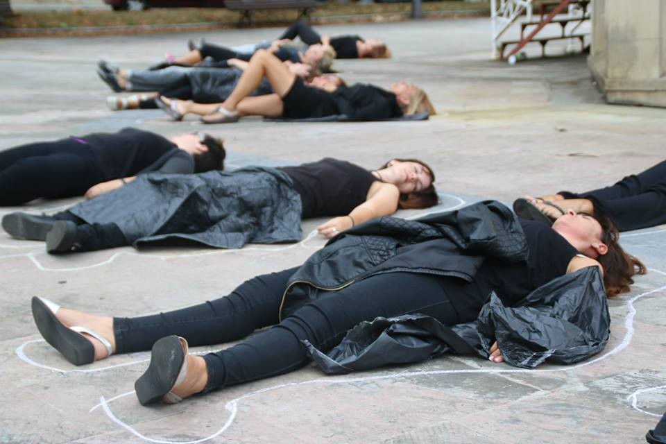 Women In Black ekintza, Donostian. Argazkia: Irutxuloko Hitza