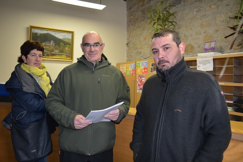 Lea-Artibai eta Busturialdeko LAB sindikatuko ordezkariak, gaur goizean, Markina-Xemeingo udaletxean.