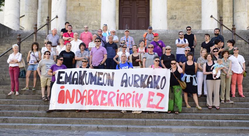 Angeluko eta Gasteizko hilketak salatzeko elkarretaratzea, Mutrikun.