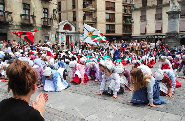 Dantzari txikien Alardea, Goiko Plazan