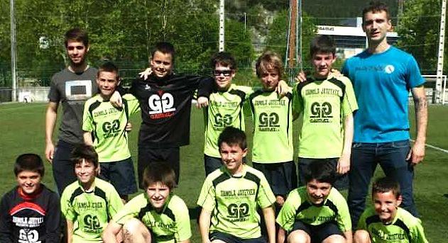 Markina-Xemeingo Alebin A taldea lehenengoa geratu da euren taldeak jokatu duen Futbol 7ko Ligan.
