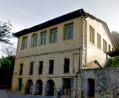 Xemeingo udaletxe izan zen eraikina.