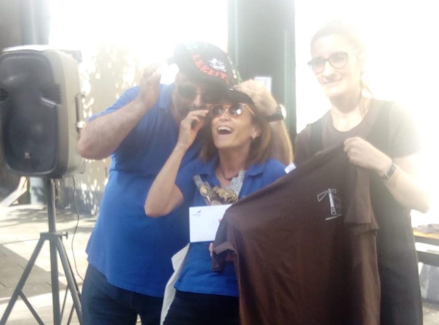 Eik-Euk taldeko ordezkariak txapelagaz. Argazkia: Aittitta Txiki