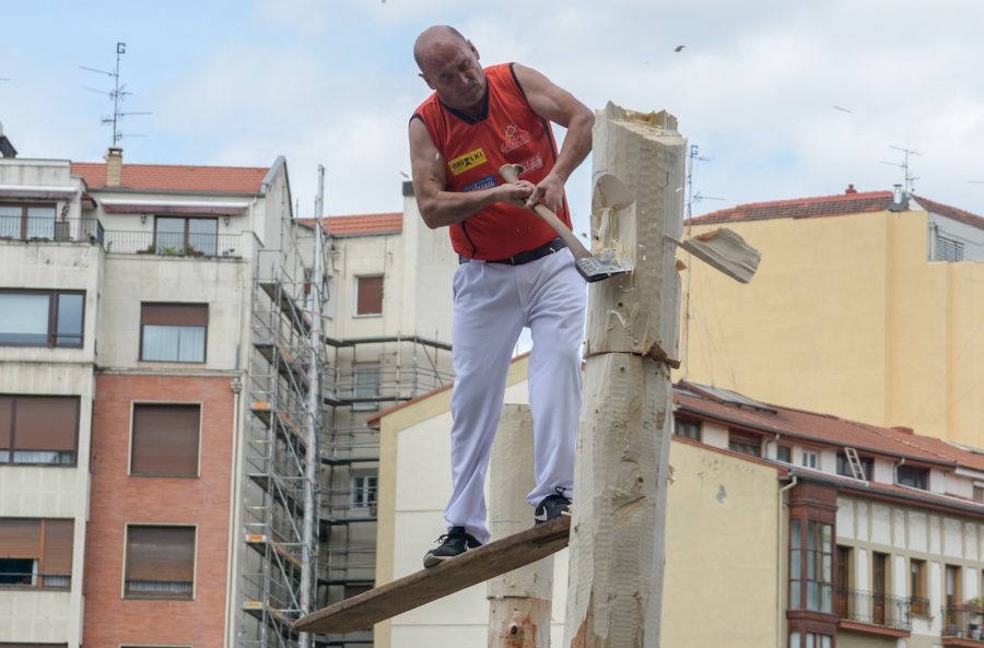 Fausto Mugertza, zapatuan, aizkoran. Argazkia: Basque Sports