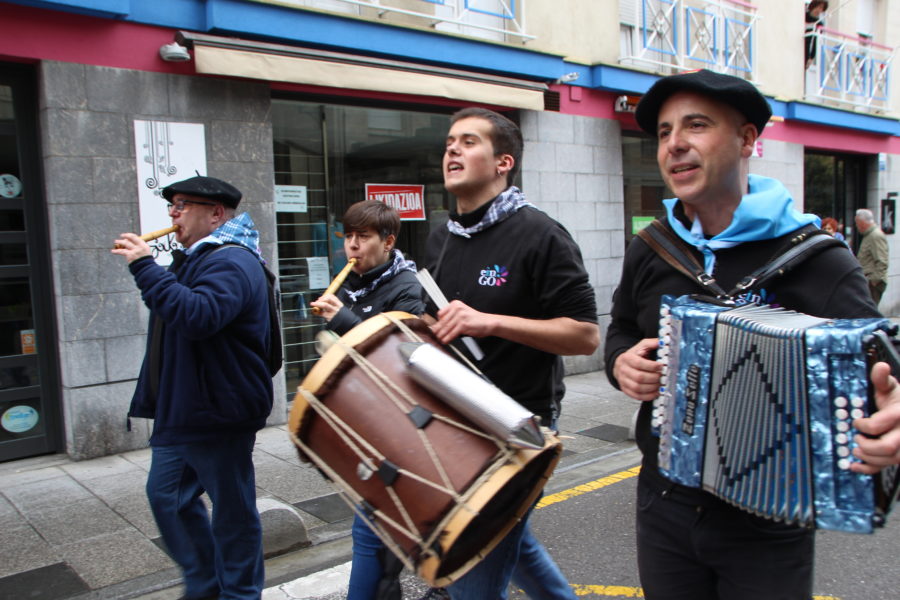 Ein Go taldeak girotu du kantu bazkaria