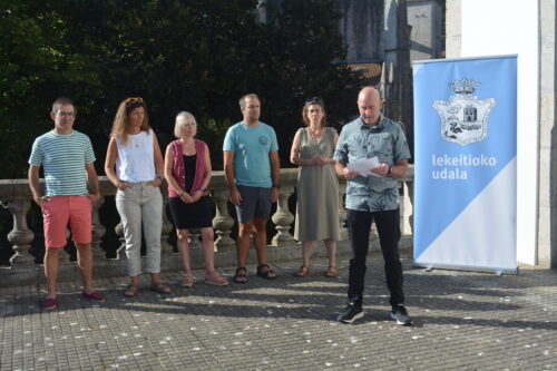 Lekeitioko Udalak agerraldia egin du legealdiko lehen 40 egunen balorazioa adierazteko. Argazkia: Garaia Pagola.