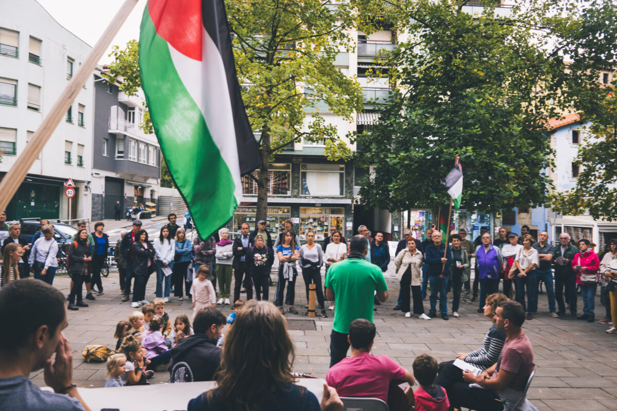 Palestinaren aldeko elkarretaratzea eta ekitaldia, Lekeition, Lekeitioko Palestinaren Aldeko Taldeak deituta. Argazkia: Iker Etxebarria.