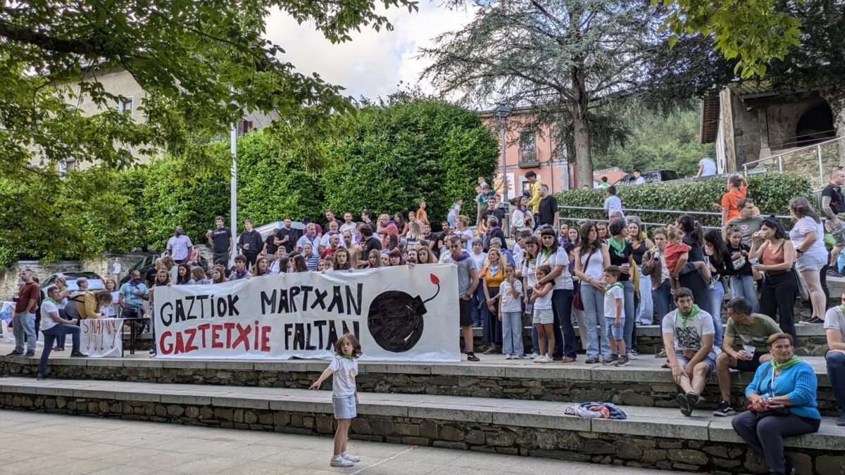 Etxebarriko Gazte Asanblada. Gaztetxearen aldeko elkarretaratzea