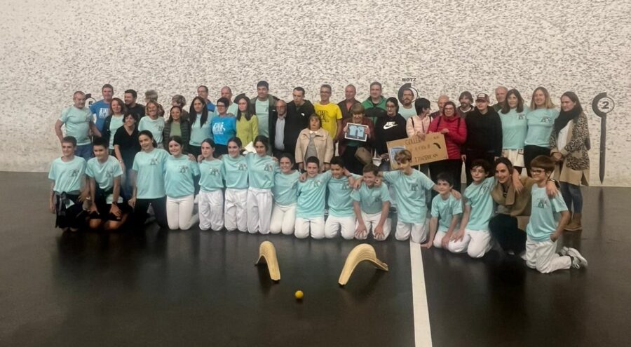 Gollebar Jai Alai taldekoen dohaitza Izarbidean elkarteari