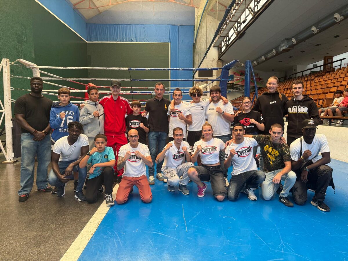 Kickboxing txapelketa Markina-Xemeinen. Partaideak hasi aurretik