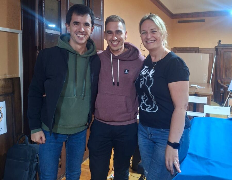 Aitor Garitano Xemein Abesbatzako zuzendari berria eta Xabier Mendez eta Itxaso Jaio zuzendari ohiak.