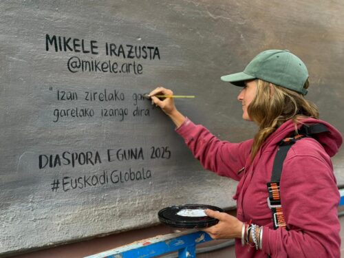 Markina-Xemeinen Mikele Irazustak egindako murala, Euskal Diasporaren Egunaren harira