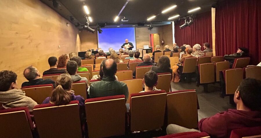 Kultur aretoa bete da Gotzon Lobera euskaltzain urgazlearen liburuaren aurkezpenean