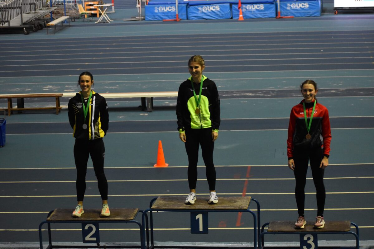 Ainara Mugartegi podiumean.