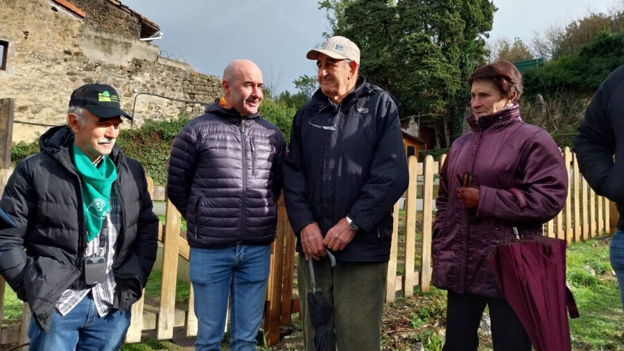 Usotegi herritarren ortuko hesi berriaren inaugurazioa