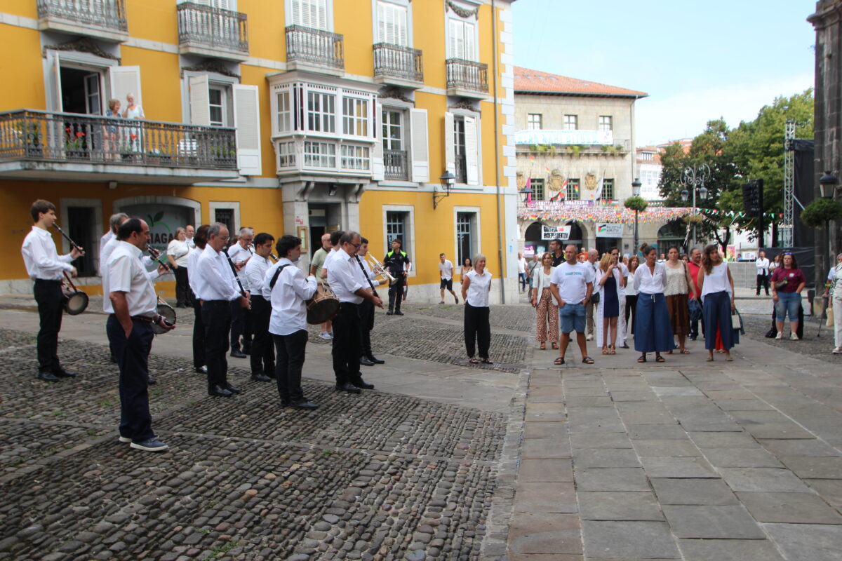 San Antolin eguneko agintarien prozesioa.